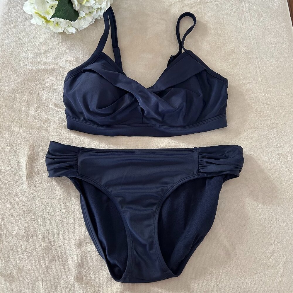 Athleta Navy Twister Bikini Top, Size 34D/DD Bottoms, Size M